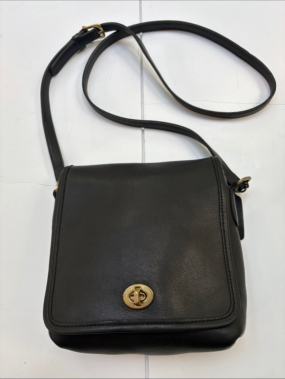Vintage Coach #J0C-9076 Black Turnlock Shoulder Bag,  USA, Brass -Mint!!!